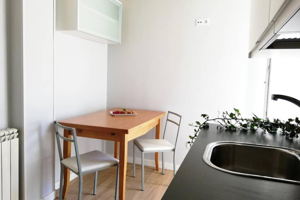 Ferienwohnung Cobexo. Moderno Y Luminoso En El Centro De Jaca Exterior foto